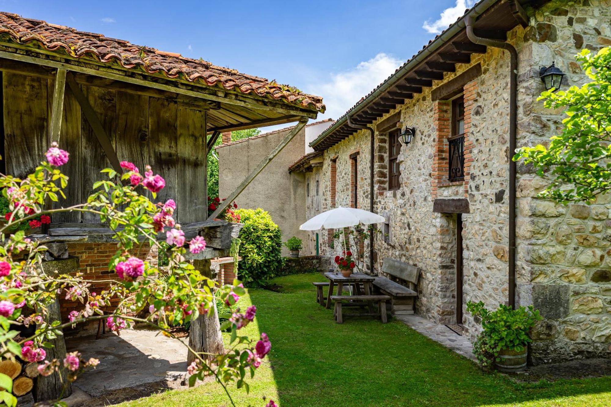 Casa De Aldea La Venta Los Probes Llanes Exterior photo